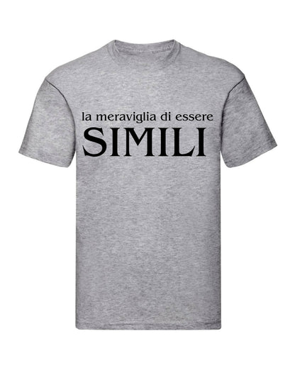 T-Shirt Uomo Donna & Bambino - LA MERAVIGLIA DI ESSERE SIMILI - Maglietta Maglia Tshirt Super vestibilità Top qualità